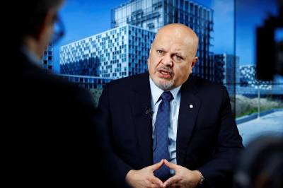 Dommerne frikjente ham for anklager om upassende seksuell oppførsel. Nå er han suspendert.