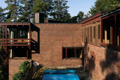 Kjøpte Sverre Fehn-villa for 56 mill. i 2024 – kutter prisen og selger to år senere