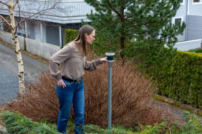 Marie måler hver bidige dråpe.
