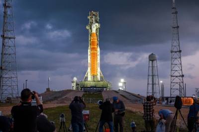 Nå reiser de til månen