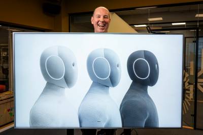 Åpner hjemmet for fjernstyrt robot