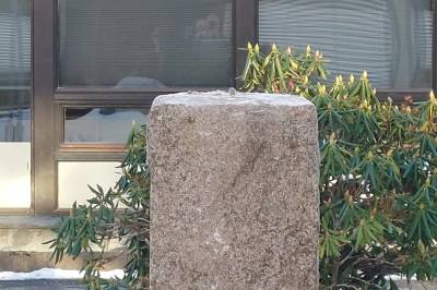 Hans Hyldbakk-byste stjålet: Sagd av med vinkelsliper