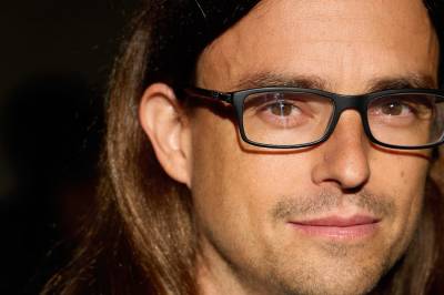 Nevroforskeren sto ansikt til ansikt med døden – og hevder tre skikkelser ventet på ham. Nå forsker han på om det finnes et liv etter døden.