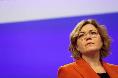 EU varsler tøffere grep mot skytjeneste-giganter