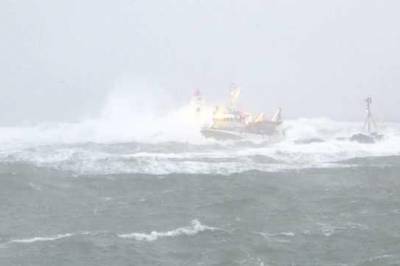 Venter full storm og 8-meters bølger inn mot land