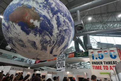 Harde fronter på klima­topp­møtet: – De neste timene vil avgjøre alt