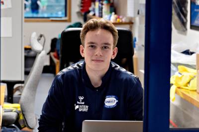 Deltidsjobben til Mads (18) skal spare kommunen mange millioner i året