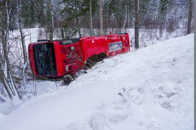 Buss veltet på Tryvann: - Han er OK
