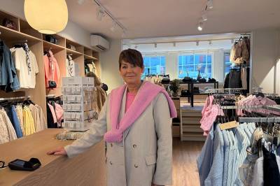 width=device-width, initial-scale=1, viewport-fit=cover