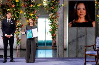 Machado på vei i fly til Norge – skal hilse fra Grand Hotel i natt, ifølge datteren