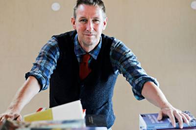 Hvis Hilde Sandvik svarer på sine egne spørsmål, forplikter jeg meg gjerne til å gjøre det samme