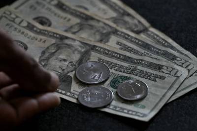 Rentene stiger og dollaren stuper