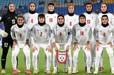 Irans fotballkvinner gjorde full helomvending under nasjonalsang