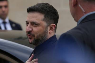 Erklærer unntakstilstand etter russiske angrep