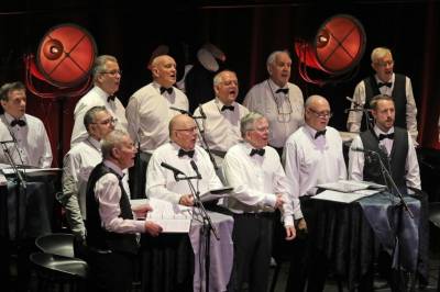 Inviterer 30 kor til kortreff i Sandnessjøen