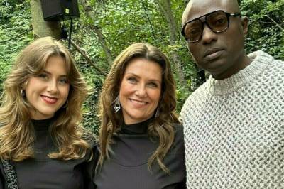 Kommer med varm hyllest