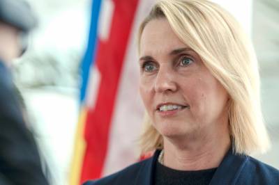 USAs tidligere Ukraina-ambassadør sier hun sa opp på grunn av Trumps ettergivenhet