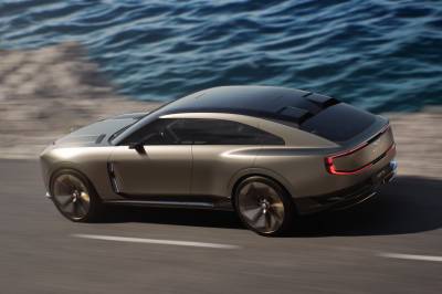 Bentley planlegger fortsatt å lansere sin første elbil i 2027