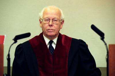 Tidligere høyesterettsjustitiarius Carsten Smith er død, 93 år gammel