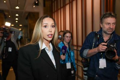 Rev av seg T-skjorta på byen: – Som en gorilla