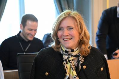 – 325 millionar i pluss er inga friskmelding