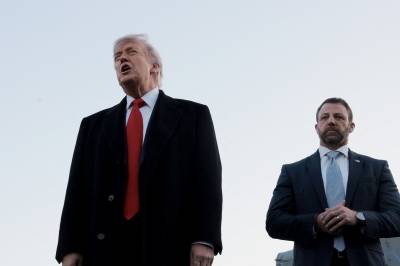 Trump om nye angrep i Hormuzstredet: – Bare et lite «kjærlighetsklapp»
