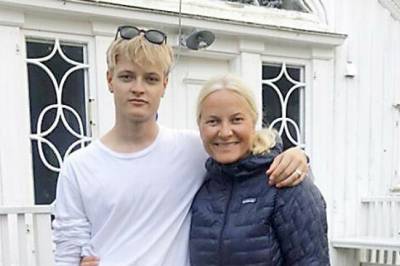 Vil være tett på syk mamma