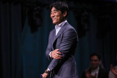 Fredrik Solvang signerer med profilbyrå