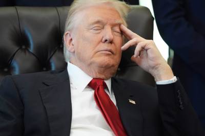 Eksperter advarer: Trump blir stadig mer autoritær, USAs demokrati forvitrer