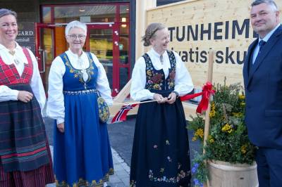 Heile Lom flaggar for ny skule: – Festdag!