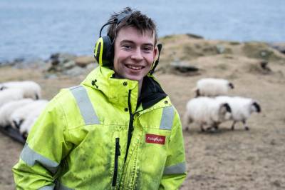 Oliver (19) drøymer om å bli storbonde, men fryktar å drukna i gjeld