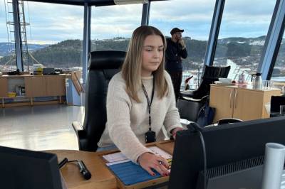 Julie kom gjennom nåløyet – Avinor håper flere kvinner gjør som henne
