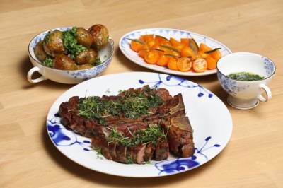 T-bone steak med tilbehør