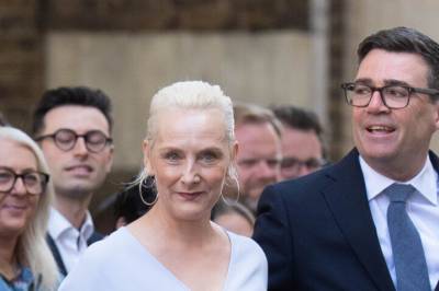 - Hun sa, «Hva, ikke igjen?»