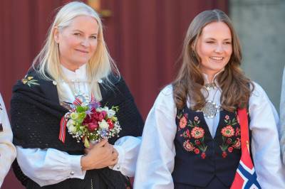 Prinsessen hilste på barnetoget ny bunad
