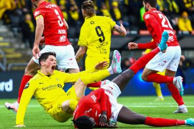 Herjet med Brann – Glimt-stjerne ut på båre etter skrekktakling