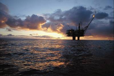 Oljeprisen kan falle betydelig. Vi ville holdt oss langt unna.