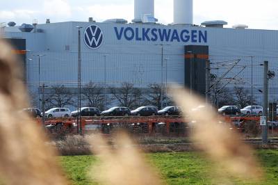 Volkswagen kutter 50.000 jobber – aksjen til himmels