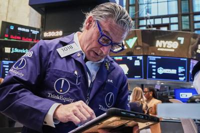 New York-børsene slår tilbake etter fredagens kraftige fall – Nasdaq åpner tydelig opp