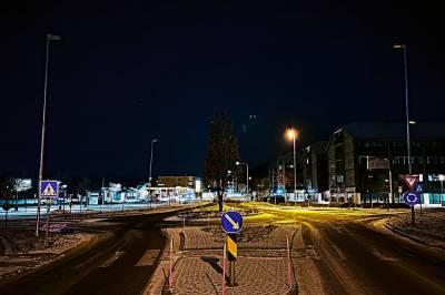 Reagerer sterkt: Tre av fire gatelys mørke