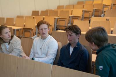 Advarer unge mot «liksompenger» i spill