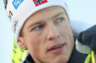 Klæbo sikret norsk seier i kaotisk lagsprint