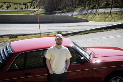 Simon tente 300.000 på ein månad med «gardsdrift»