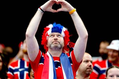 VM forvandler norske menn til følete floskelmaskiner. Kan de ikke bare ta en selfie i bøttehatt?