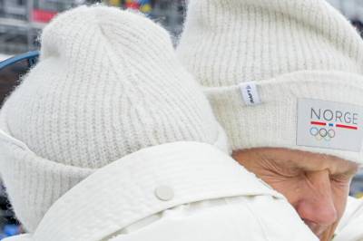 Tårevåt hyllest av Sivert Guttorm Bakken