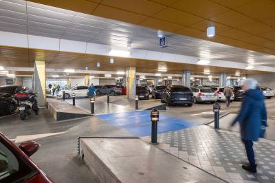 – Til tross for at mennesker skulle behandles, ble bilene prioritert