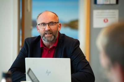 width=device-width, initial-scale=1, viewport-fit=cover