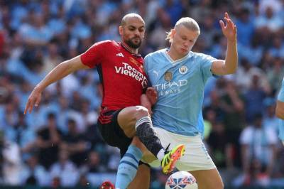 Jobber hardt for å finne pengene for Manchester United flopp