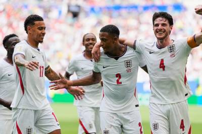 Treneren ble buet ut før start: På banen herjet England fra første sekund