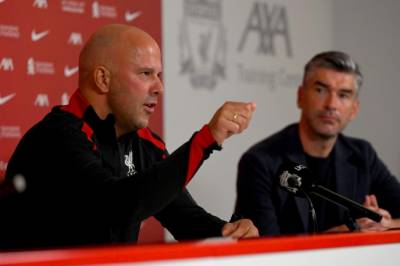 Arne Slot og Richard Hughes med «massivt sammenstøt» om Liverpool-stjerne